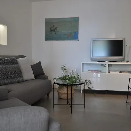 Two Bedroom Ivanka 公寓