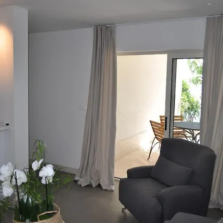 Two Bedroom Ivanka 公寓